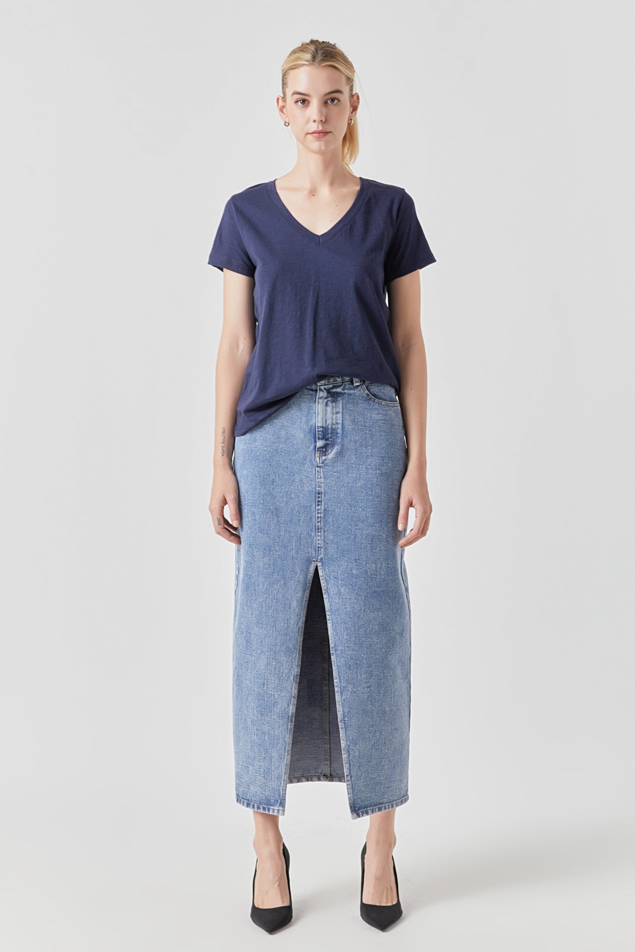 GREY LAB - Classic V-Neck T-Shirt - TOPS available at Objectrare