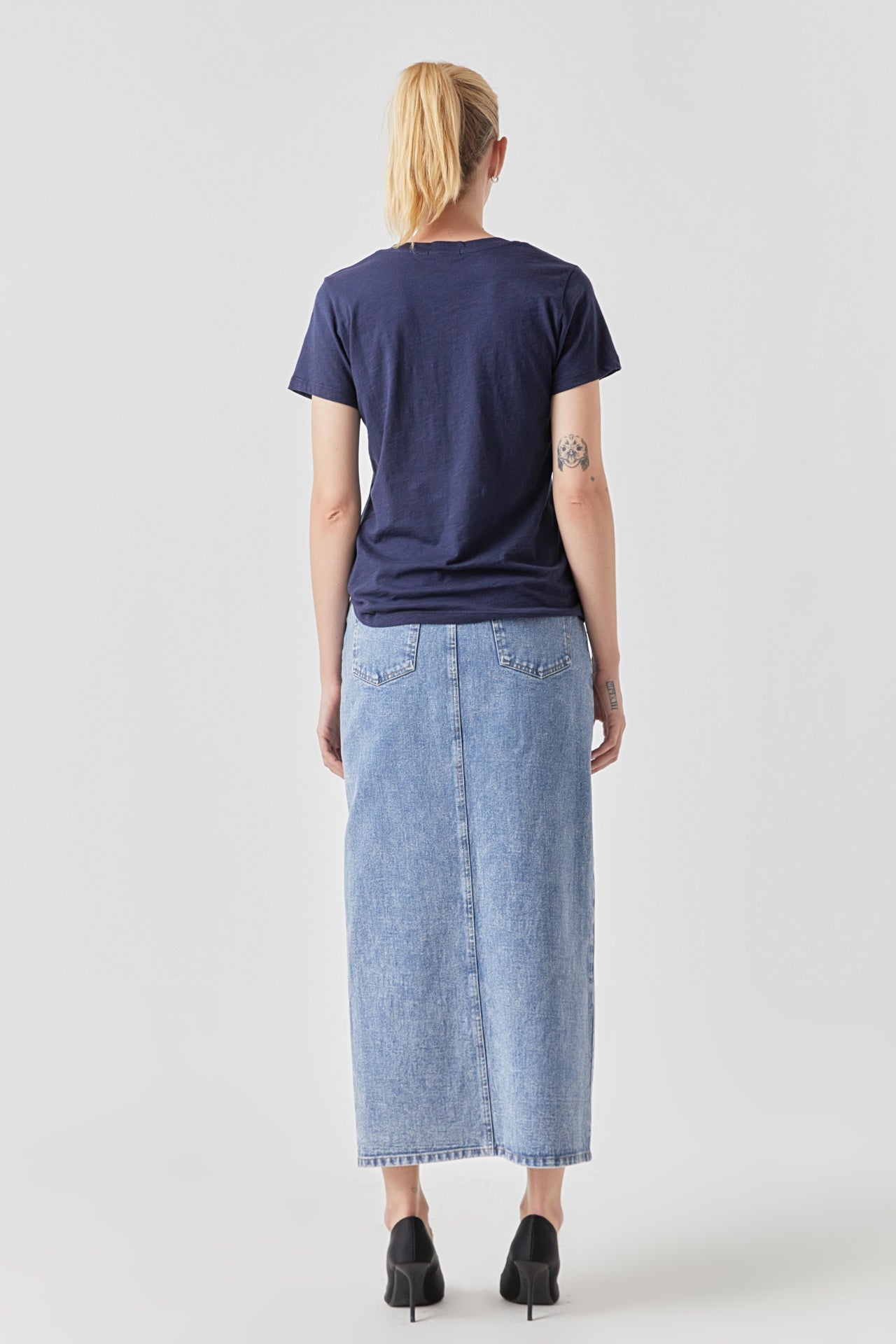 GREY LAB - Classic V-Neck T-Shirt - TOPS available at Objectrare
