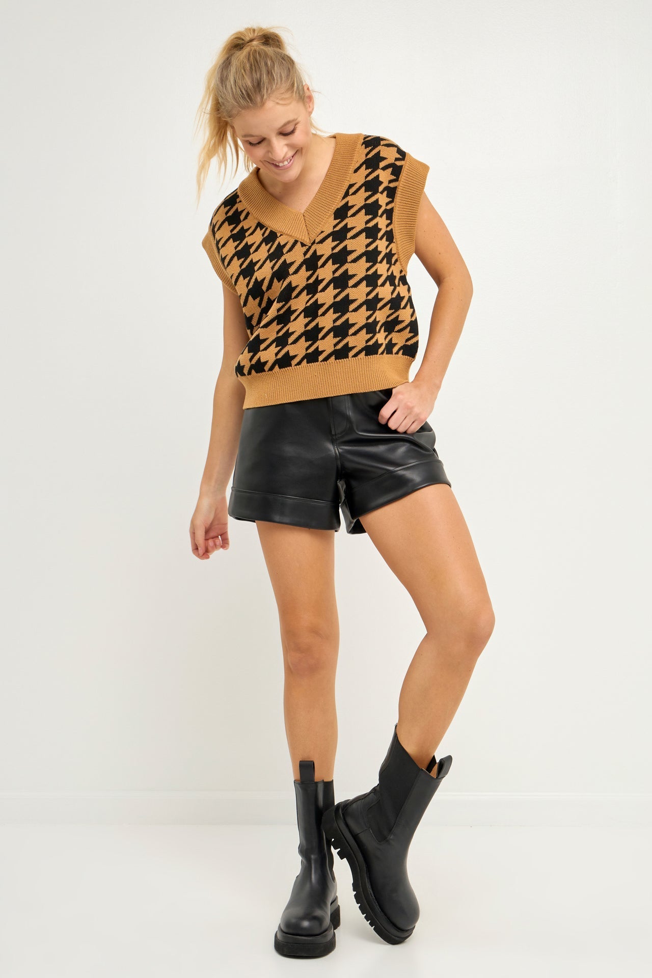 ENDLESS ROSE - Houndstooth Sweater Vest - TOPS available at Objectrare