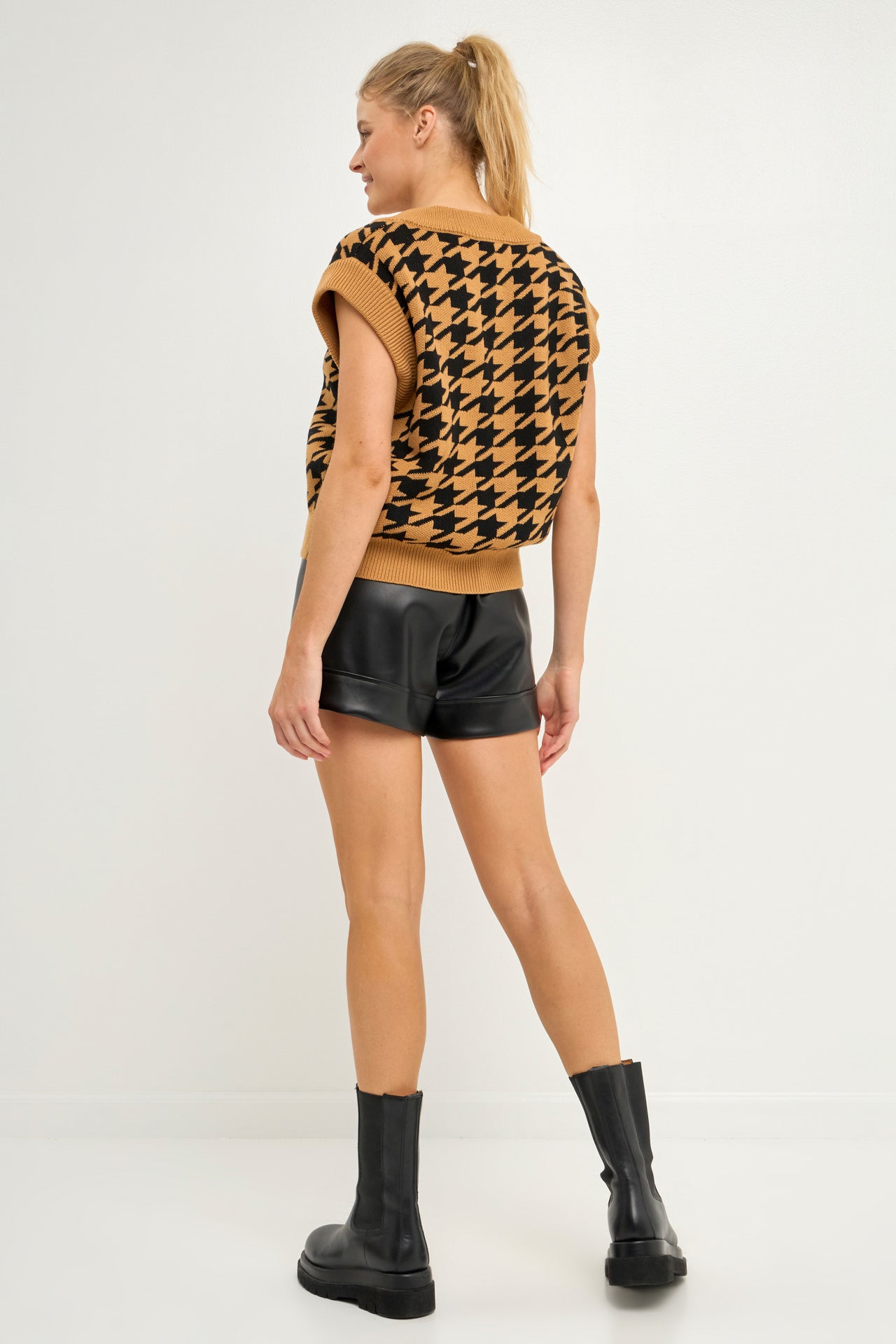 ENDLESS ROSE - Houndstooth Sweater Vest - TOPS available at Objectrare