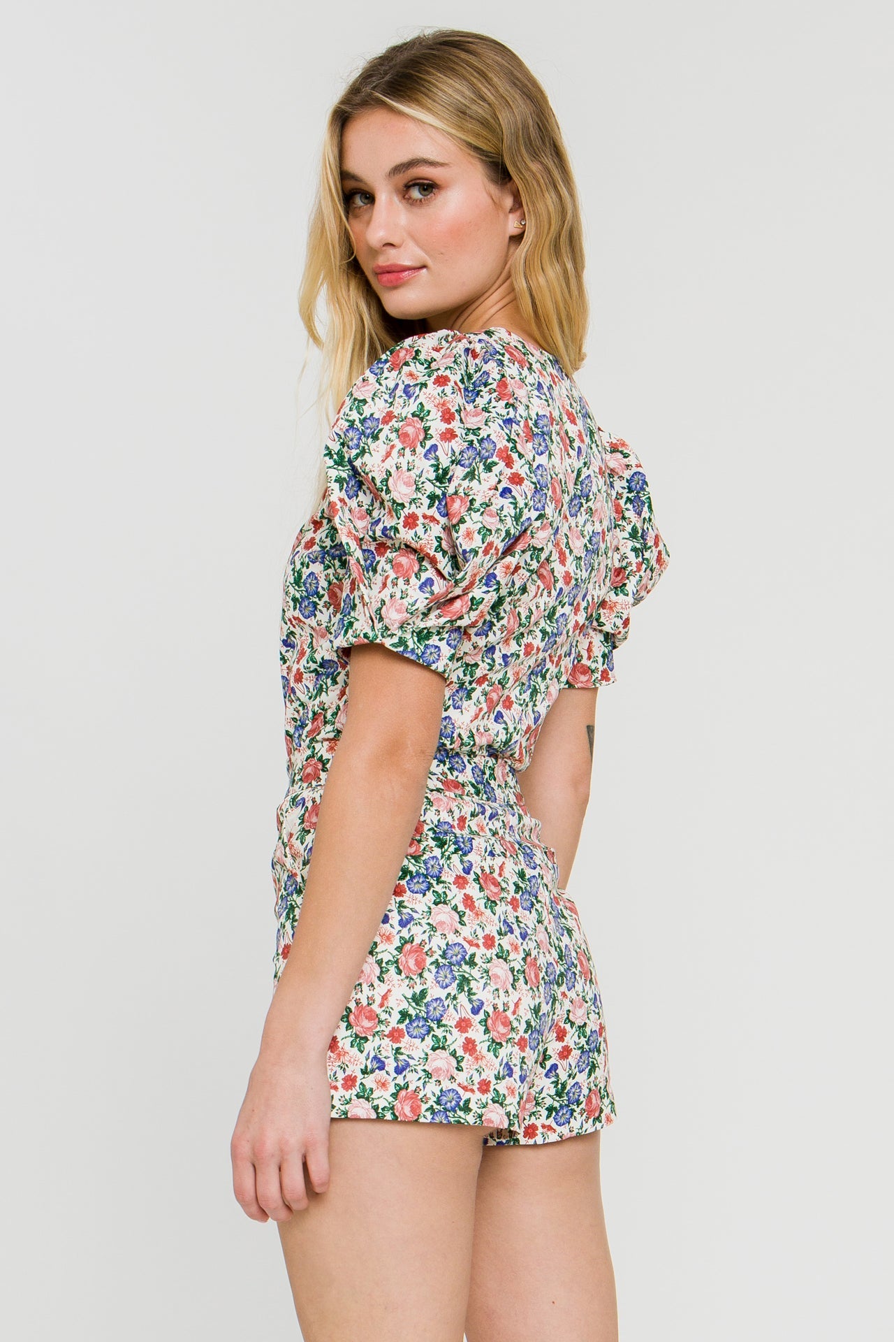 ENDLESS ROSE - Floral Basic Shorts - SHORTS available at Objectrare