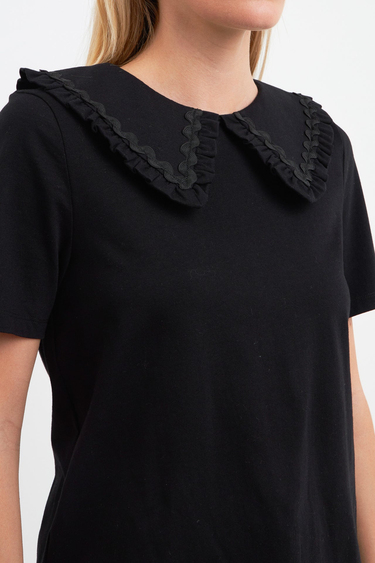 ENGLISH FACTORY - Rickrack Trim Collar T-Shirt - TOPS available at Objectrare