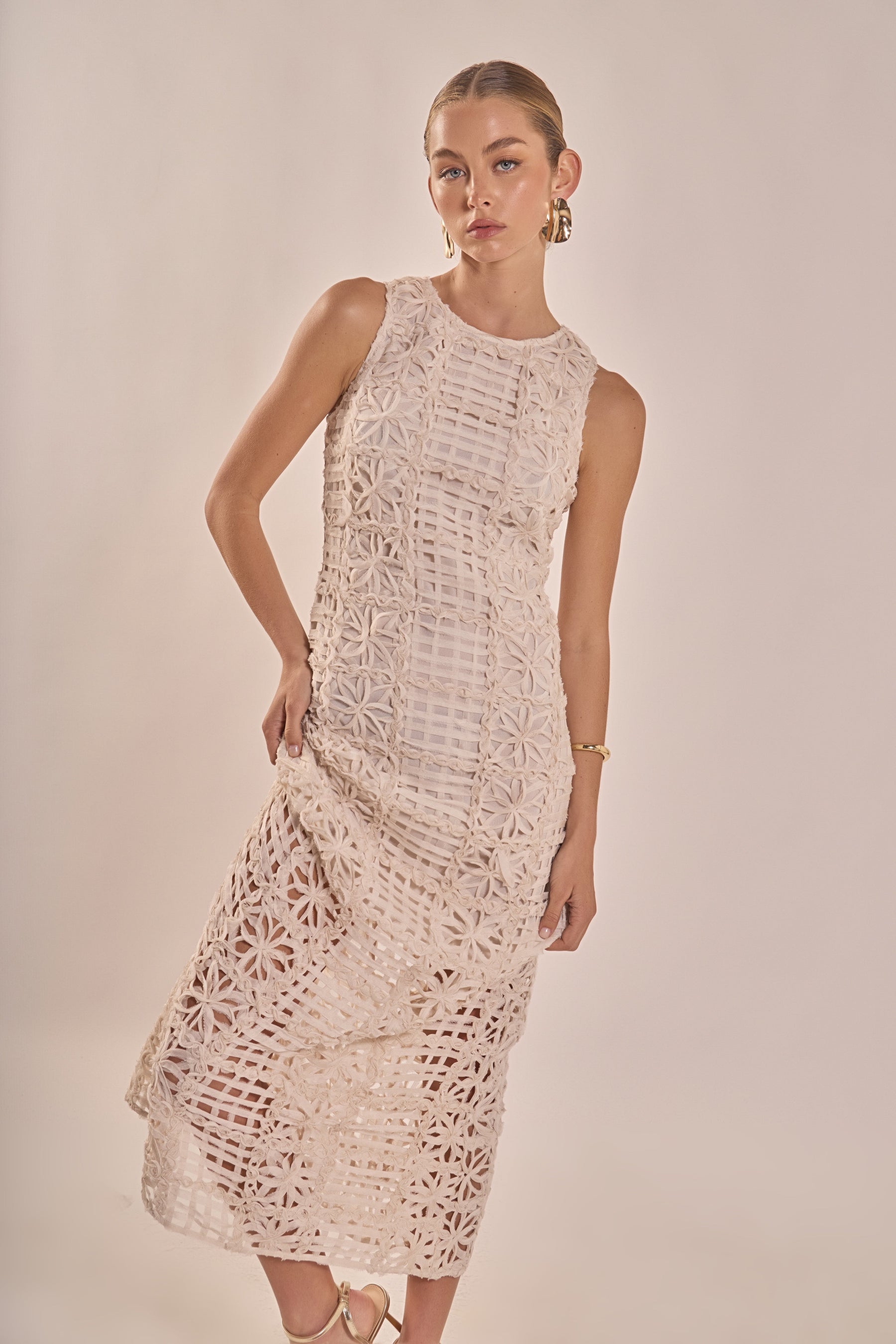 endless rose dotty sleeveless v-neck ruffled maxi dress Textured Sleeveless Maxi Dress