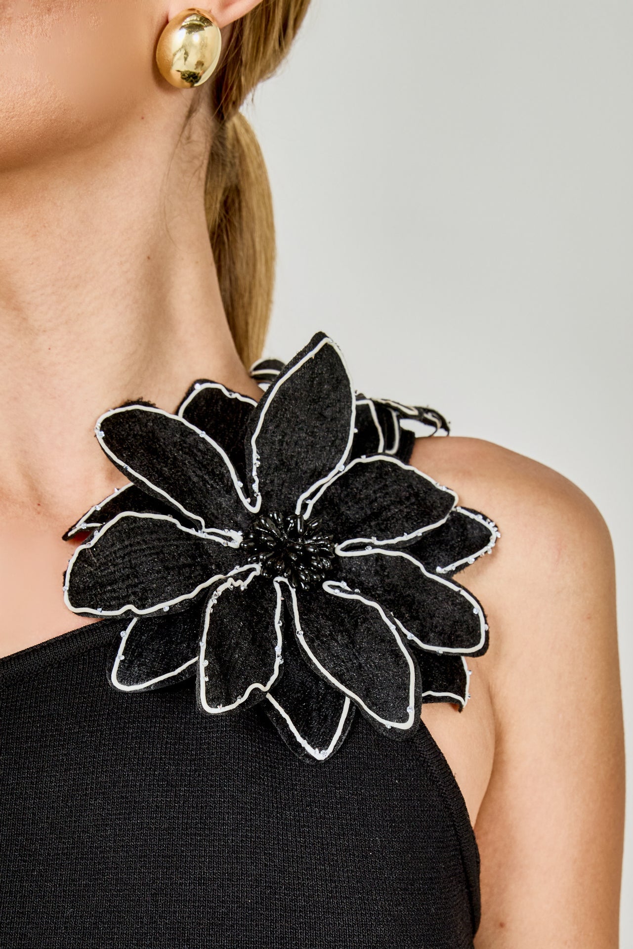 Endless Rose - Flower Detail One Shoulder Knit Maxi Dress Black / M Endless Rose - Flower Detail One Shoulder Knit Maxi Dress Black / M
