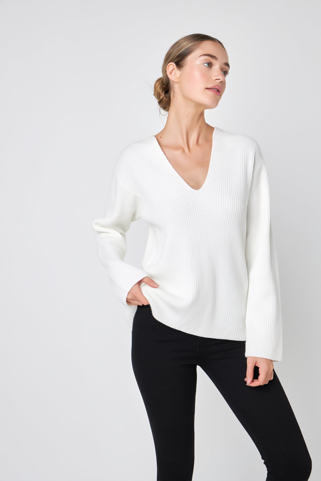 FREE THE ROSES - Free The Roses - V-neckline Long Sleeve Sweater - SWEATERS & KNITS available at Objectrare