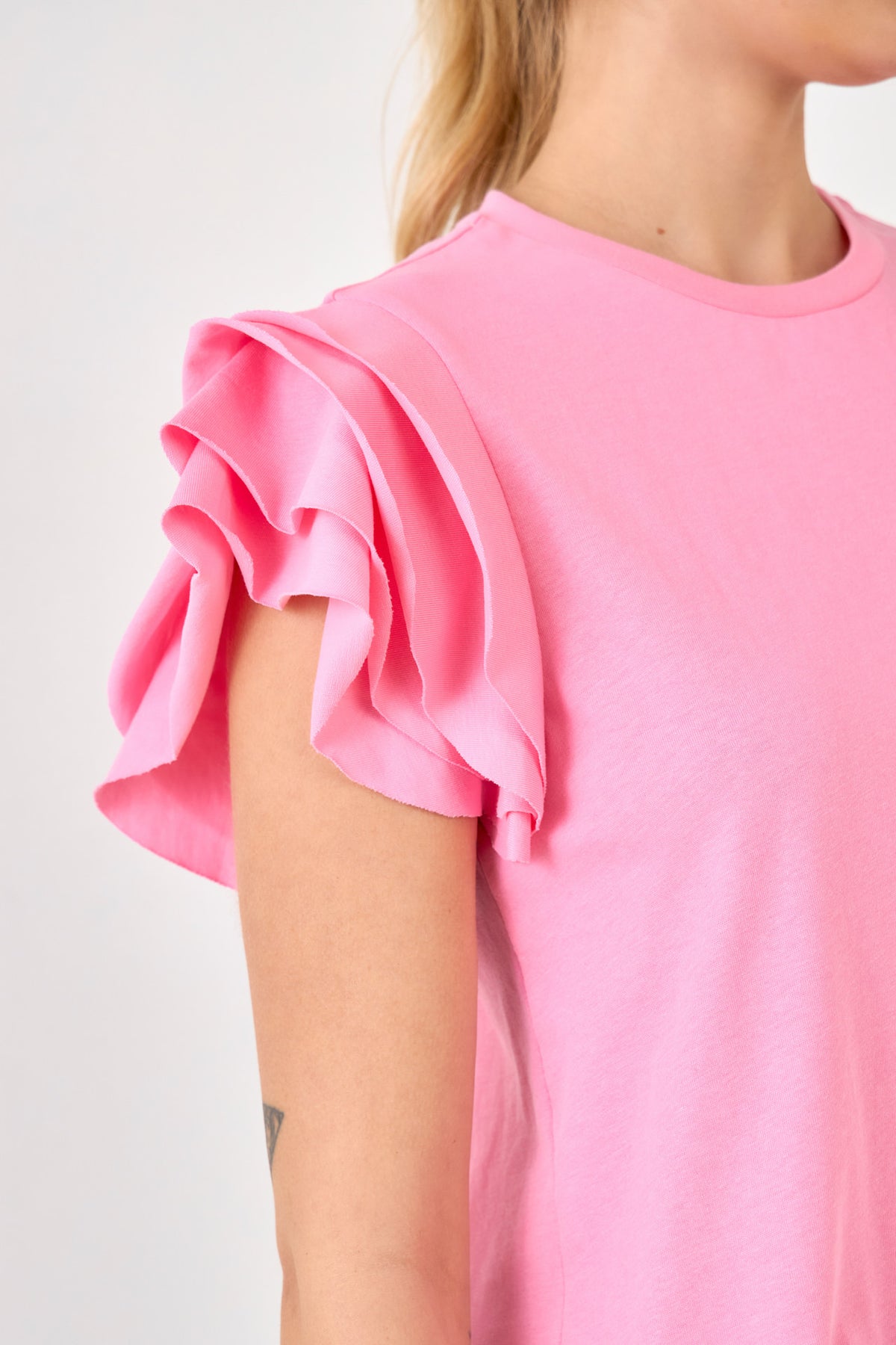 SHORT SLEEVE TEE W/ RUFFLE