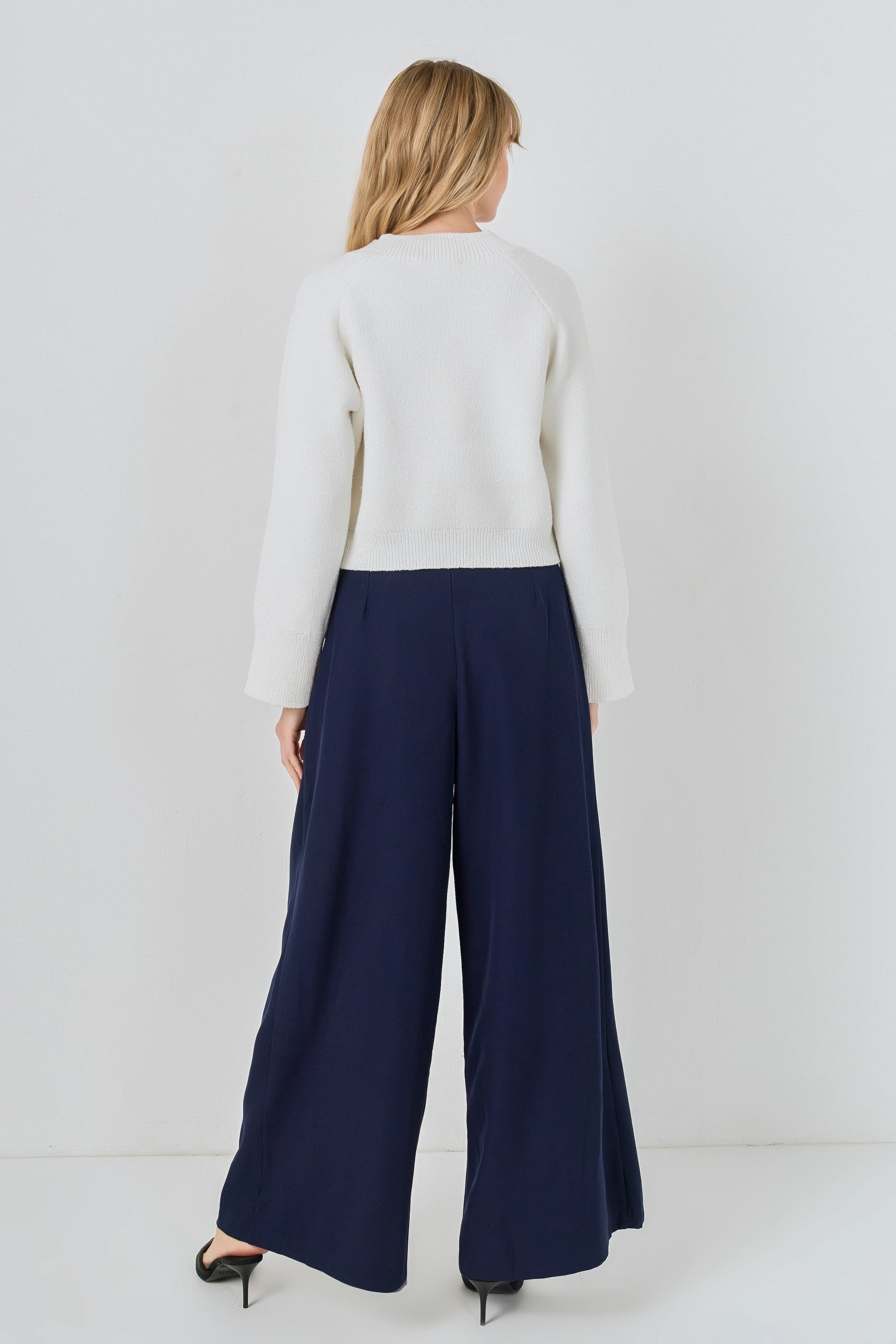 GREY LAB - Cropped V-Neck Sweater - SWEATERS & KNITS available at Objectrare