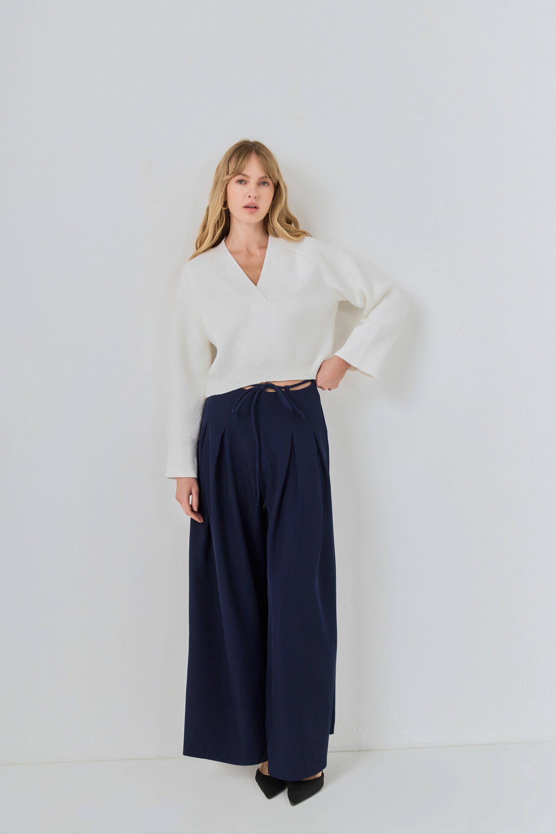 GREY LAB - Cropped V-Neck Sweater - SWEATERS & KNITS available at Objectrare