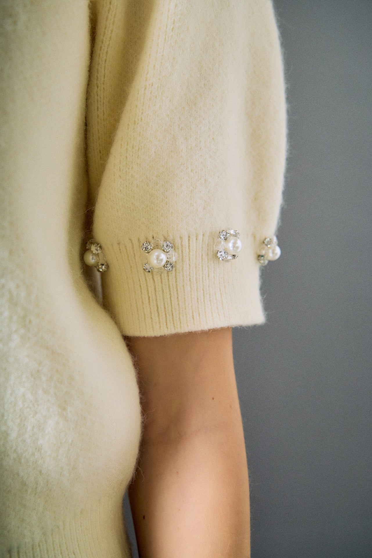 Pearl-Detail Puff Sleeve Knit Top