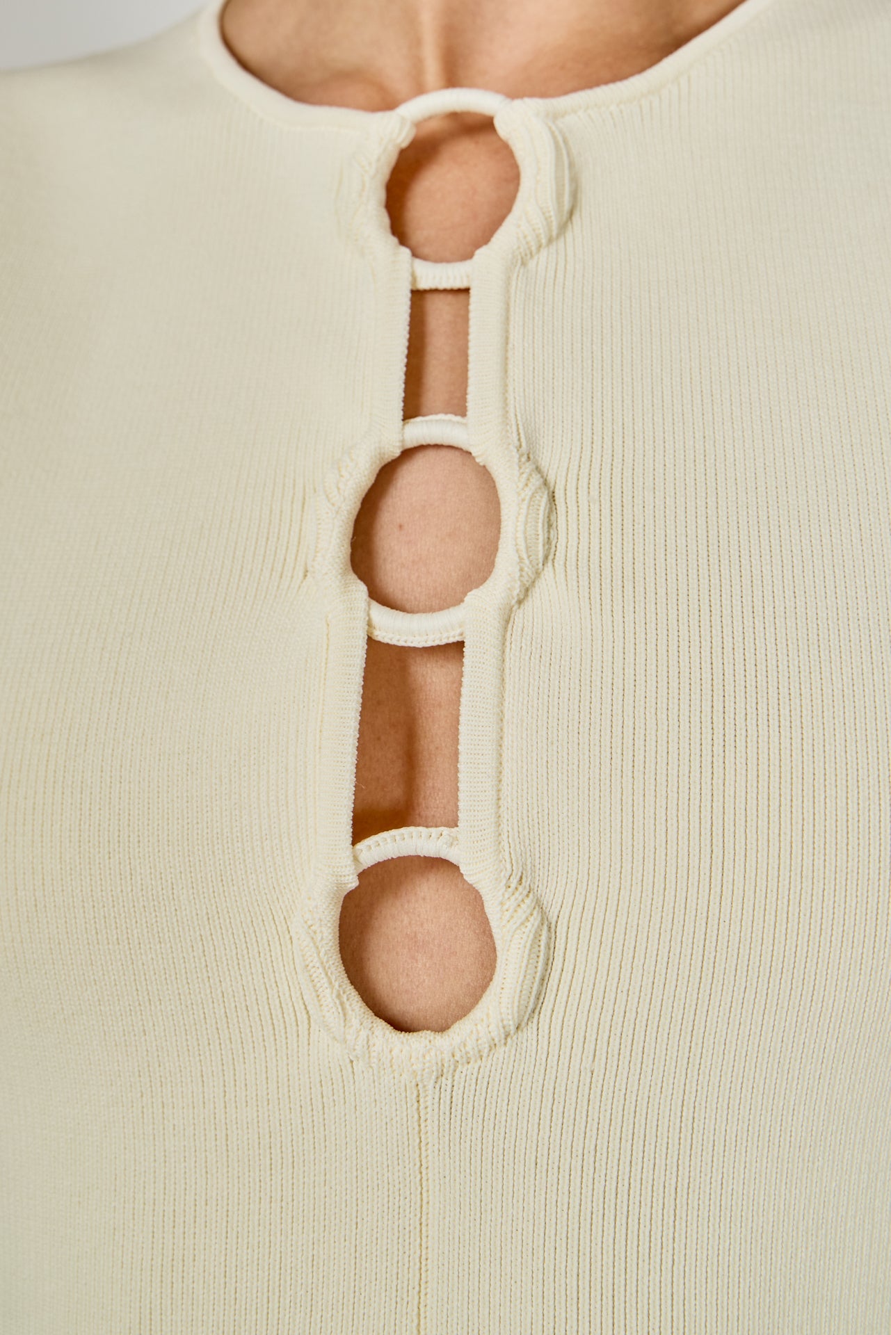 Ring Detailed Flare Knit Top