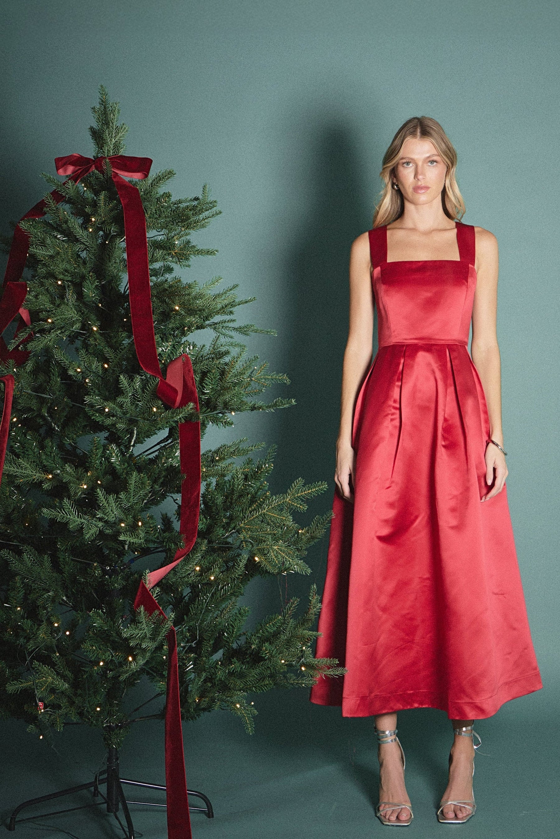 ENGLISH FACTORY - Sleeveless Flared Midi Dress - DRESSES available at Objectrare