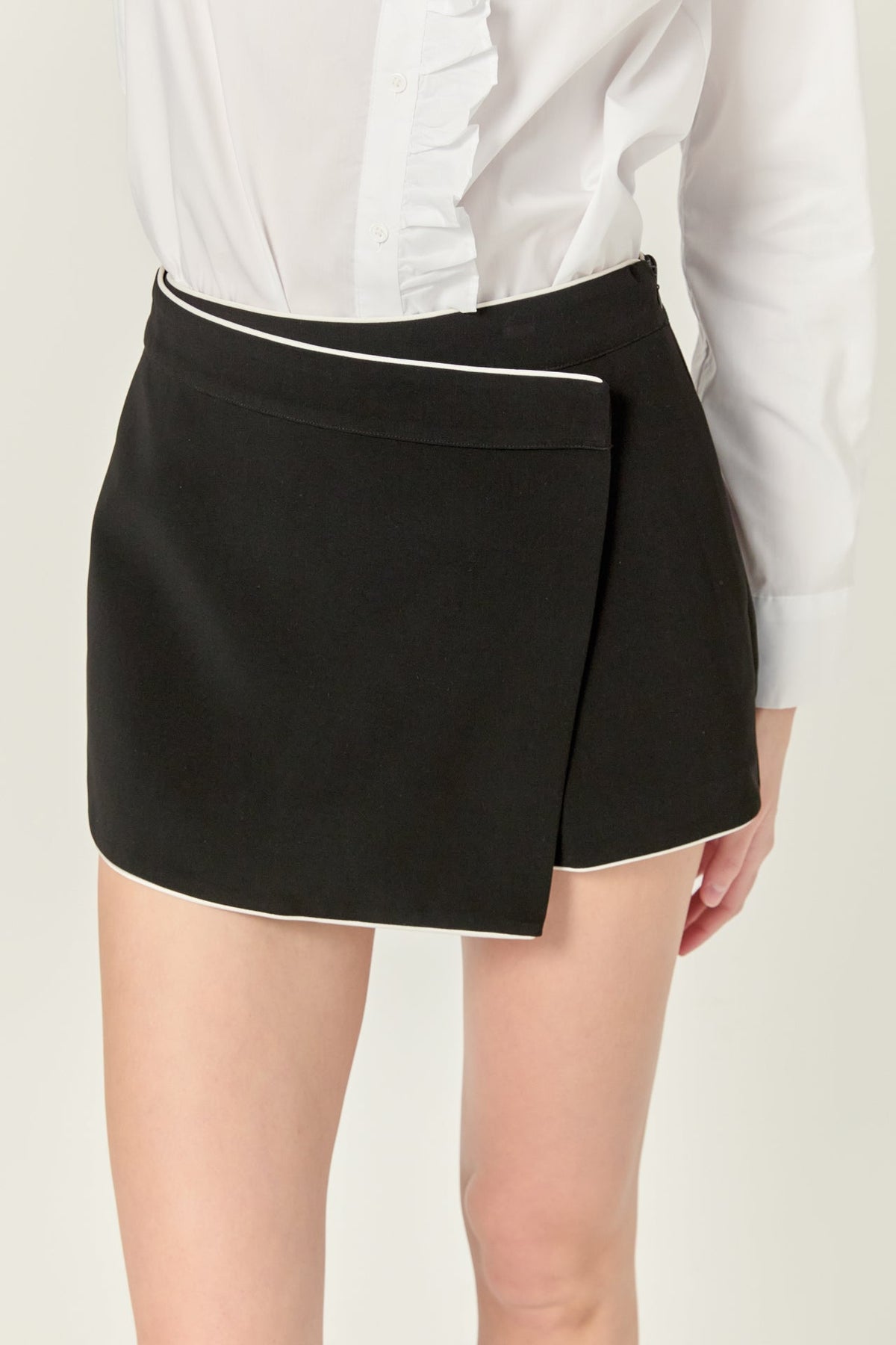 ENGLISH FACTORY - Contrast Pointed Skort - SKORTS available at Objectrare